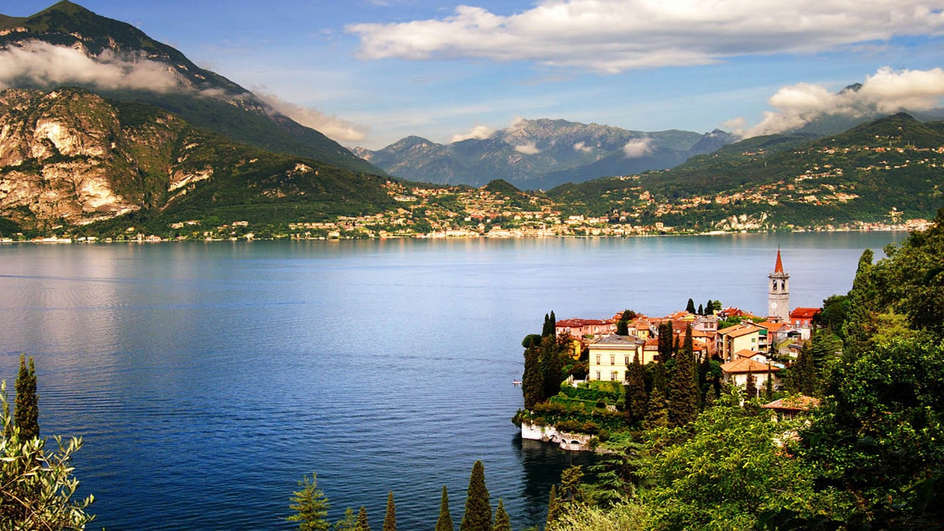 Озеро комо. Озеро Комо. Италия. Лаго ди Комо Италия. Швейцария озеро Комо. Северная Италия озеро Комо.
